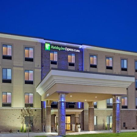 Holiday Inn Express Hotel And Suites Lincoln Airport By Ihg Exterior foto