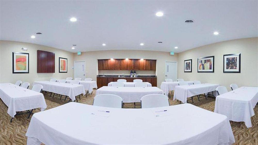 Holiday Inn Express Hotel And Suites Lincoln Airport By Ihg Exterior foto